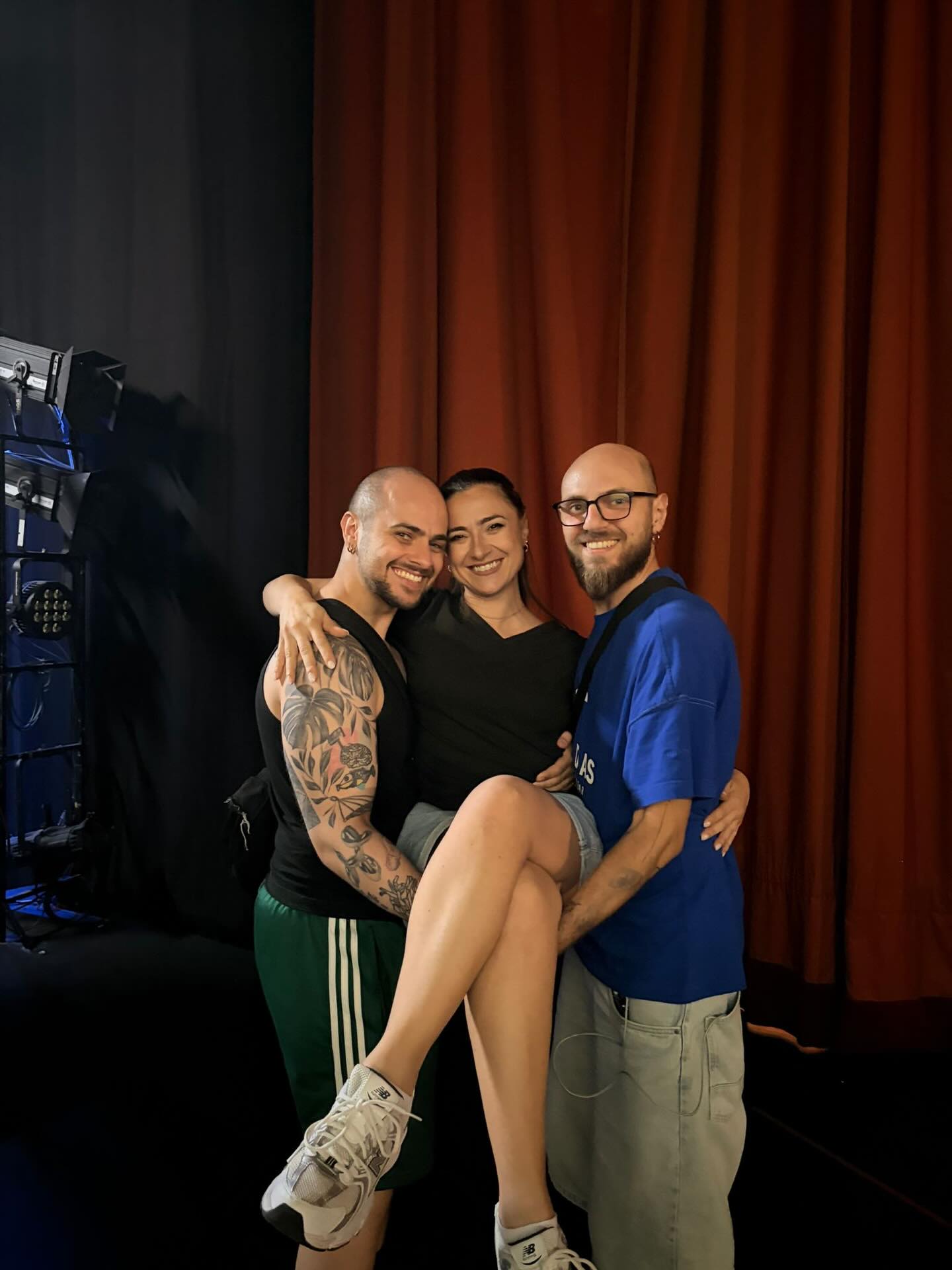 Legati da una forte amicizia e complicità ❤️ 

Buona domenica da noi 🥰

@movementdanceacademy.mom 😍

#spettacolo2026